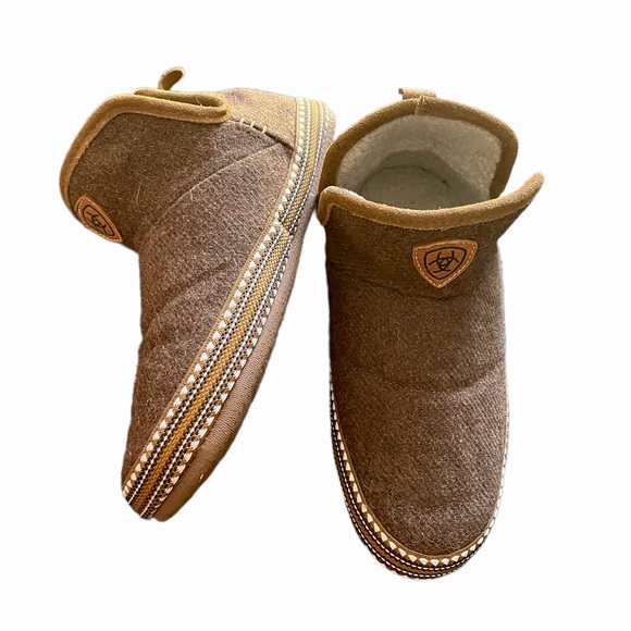 LIKE NEW ARIAT Bootie Slippers - Picture 1 of 7